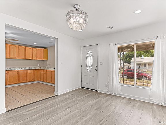 5th image of 2303 Fisher St