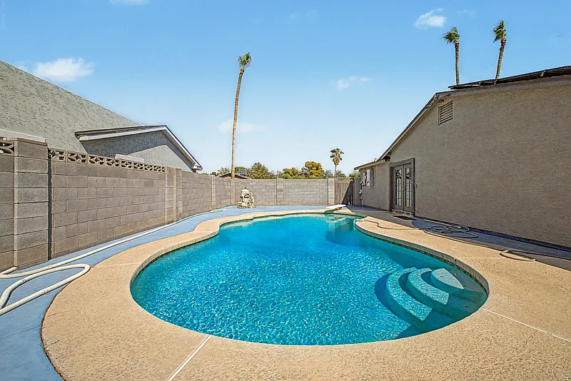 4 bed, 2.0 bath, 1472 sqft, $2,880 — Photo 2