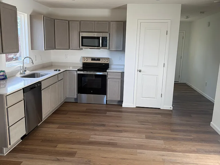 1624 Holly Pl — Photo 6