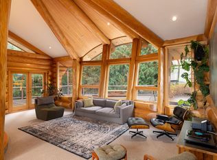 675 Cates Ln, Bowen Island, BC V0N 1G2