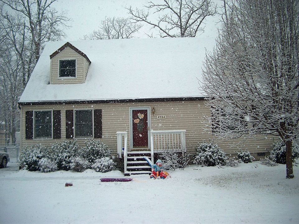 2nd image of 4736 Washington Ave