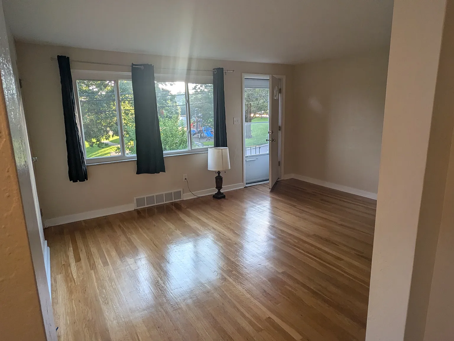 2 bed, 900 sqft, $1,150 — Photo 2