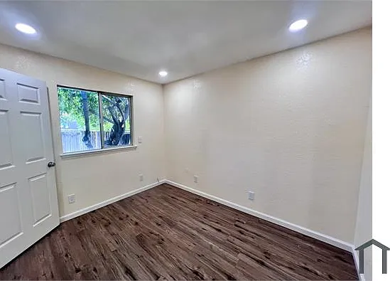 105 Mathilda Ct #B — Photo 12