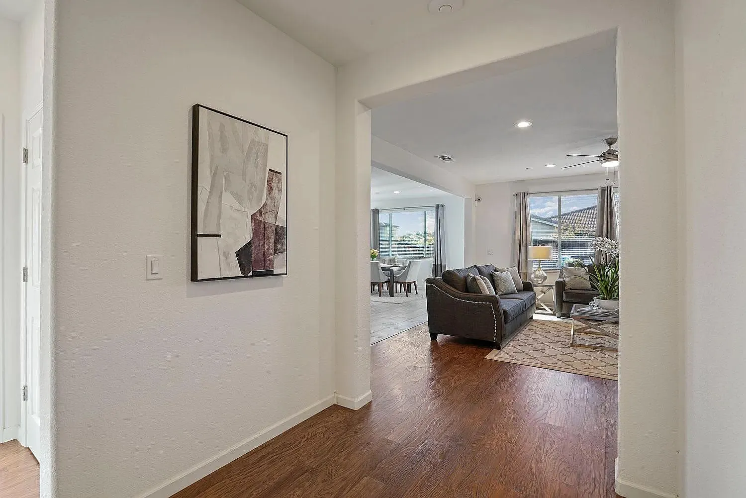 3 bed, 2.5 bath, 2300 sqft, $3,690 — Photo 4
