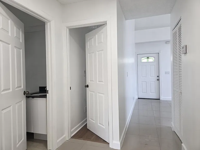 533 NW 47th Ave — Photo 7