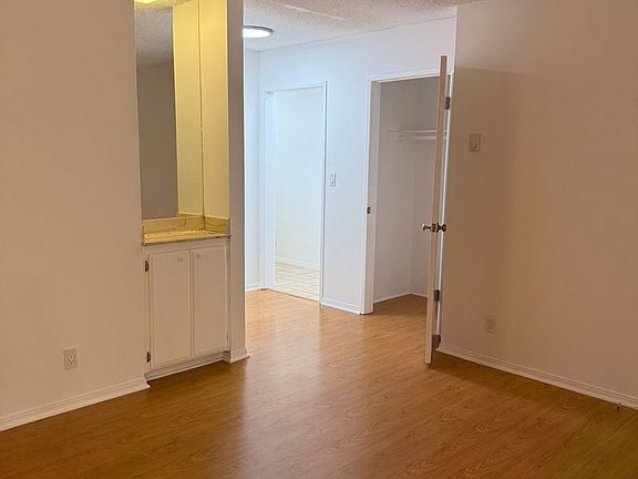 2nd image of 816 Westmount Dr #306