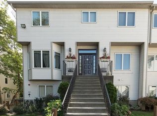 18 Spruill Ct, Monsey, NY 10952