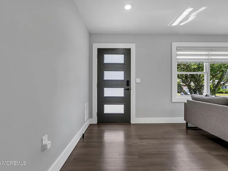 14 Fulton Ave — Photo 3
