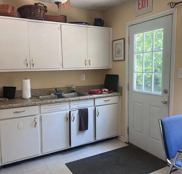 209 Silver Bluff Rd — Photo 2