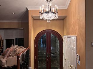 1926 Leslie Ln, Merrick, NY 11566