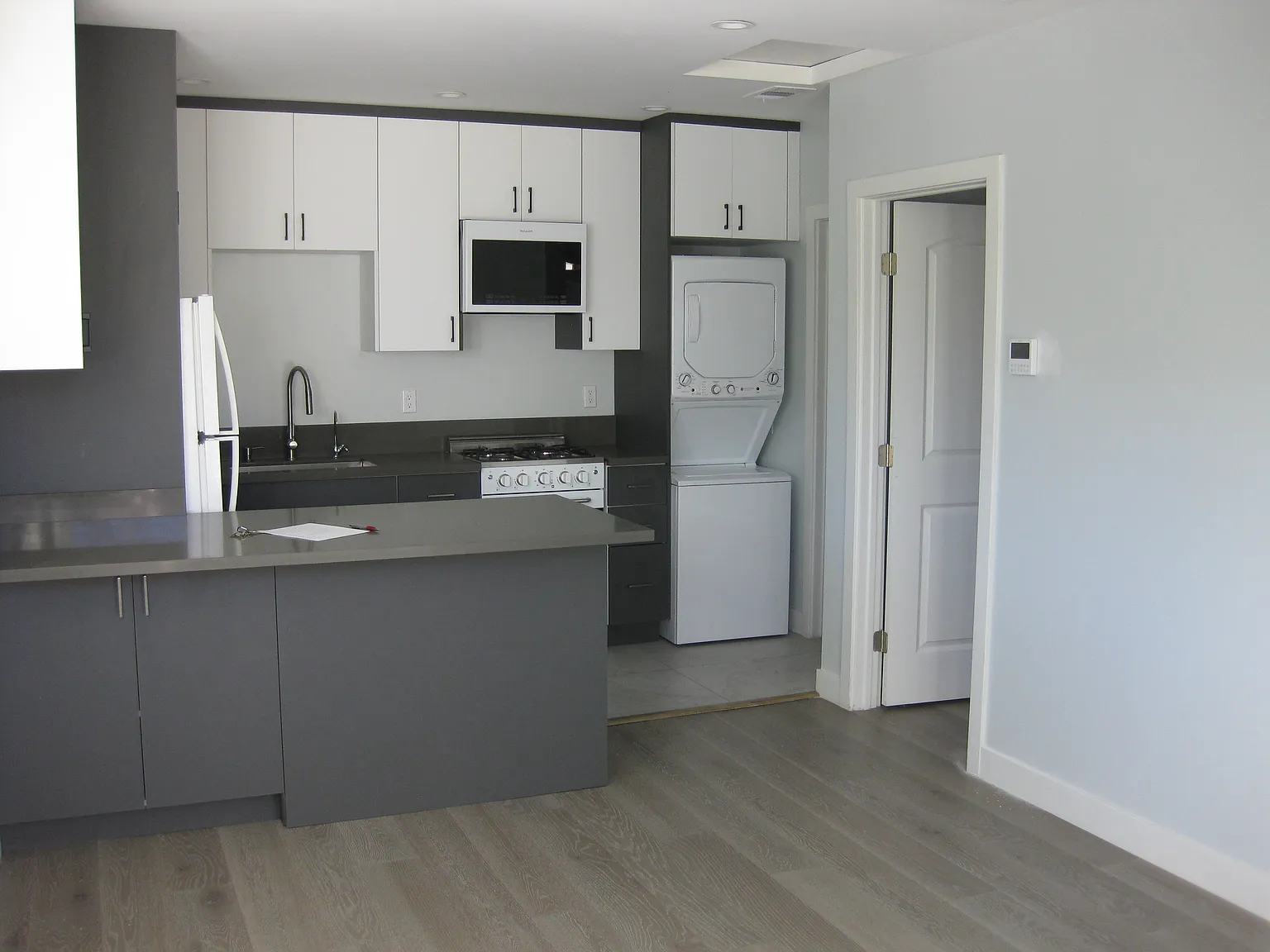 1 bed, 420 sqft, $2,200 — Photo 4
