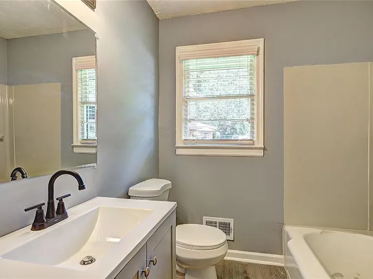 970 Oglethorpe Ave — Photo 31