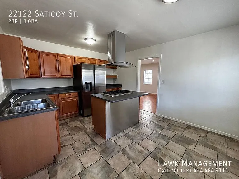 22122 Saticoy St — Photo 5