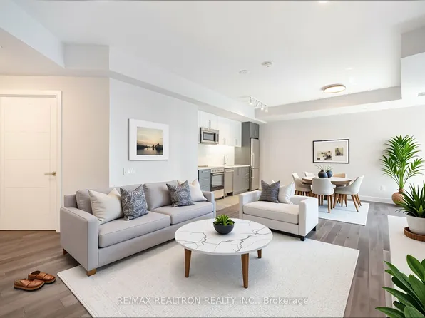 2525 Bathurst St, Toronto, ON