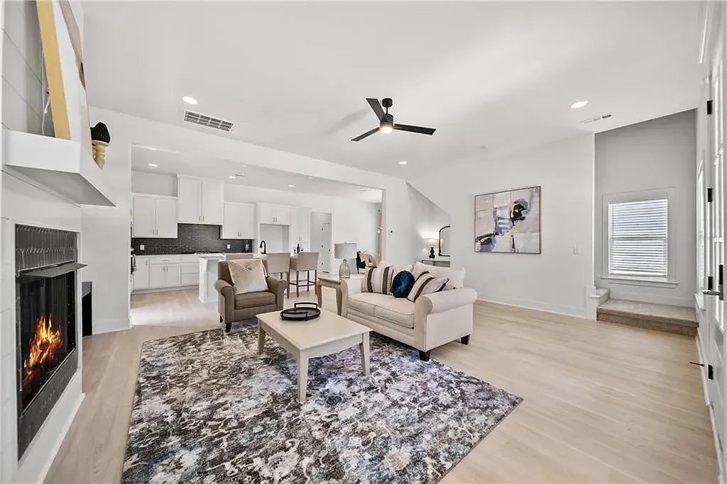 4 bed, 3.5 bath, 2623 sqft, $2,950 — Photo 4