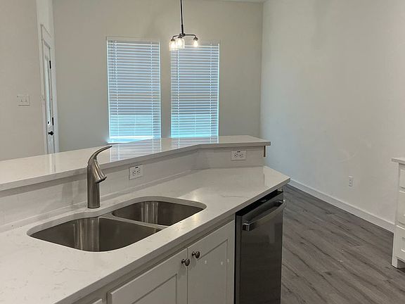 5th image of 3553 Kell St