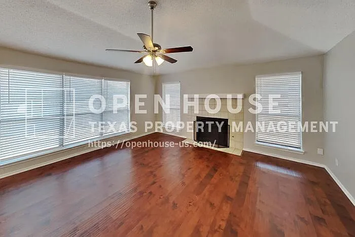 4 bed, 2.5 bath, 1880 sqft, $2,440 — Photo 4