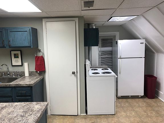 another photo of kitchen