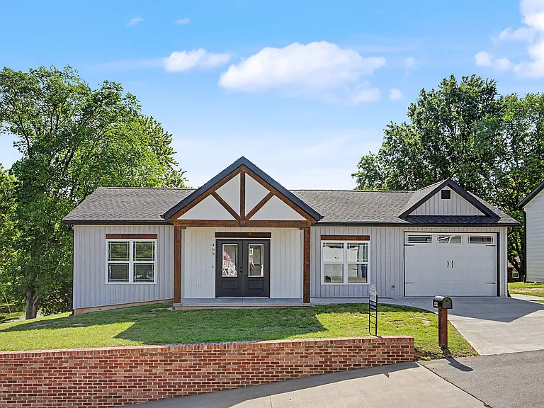 409 Magnolia Rdg — Photo 1
