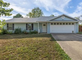 6 Meadowbrook Cir, Bentonville, AR 72712
