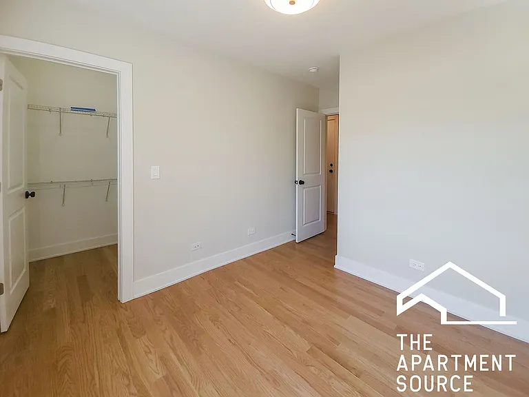 2020 W Montrose Ave #2C — Photo 5