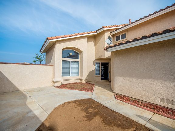 Large Front Patio Area 