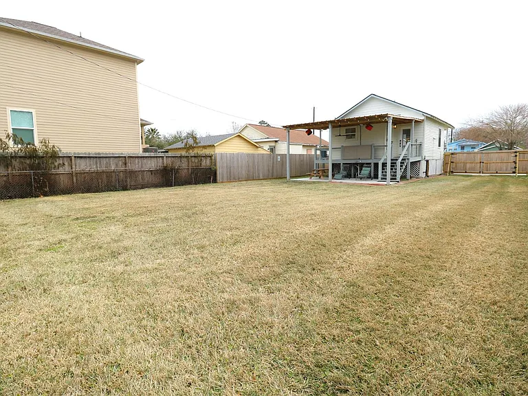 5506 Avenue Q 1/2 — Photo 25