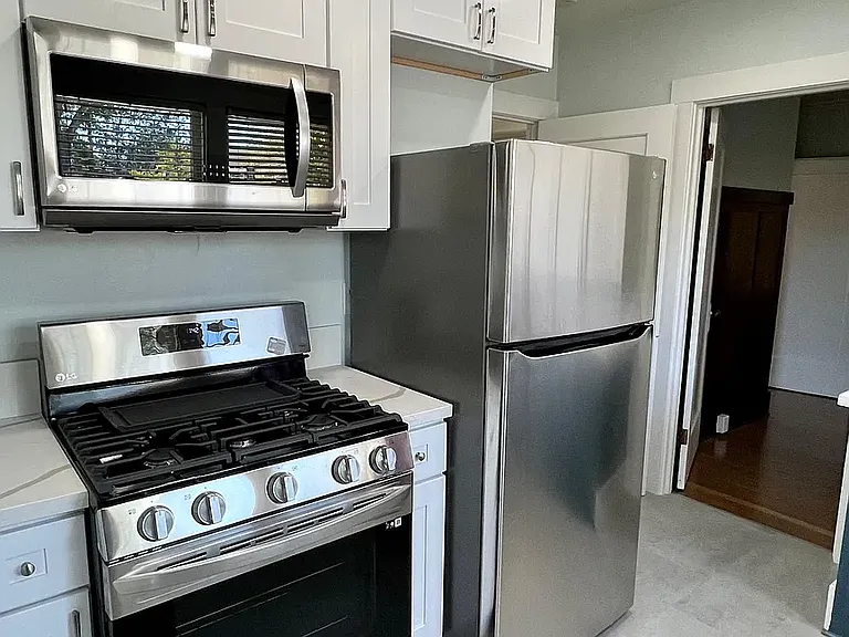 940 Santa Rosa St — Photo 6