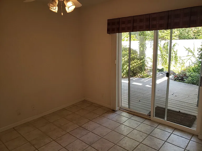 44 Edgewater Ct — Photo 10