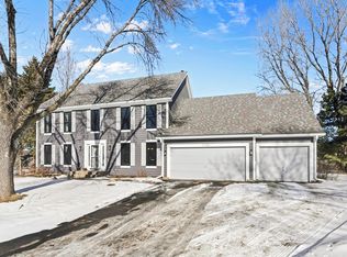 4180 Columbine Ct, Vadnais Heights, MN 55127