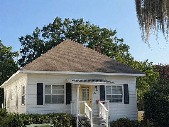 2nd image of 231 AVENUE A NE