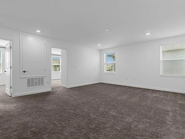 5033 Bessie Ct — Photo 10