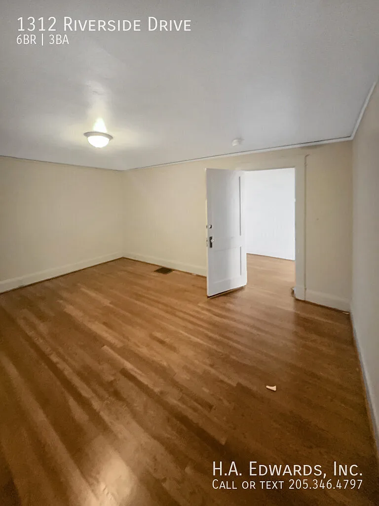 1312 Riverside Drive - Unit A — Photo 4