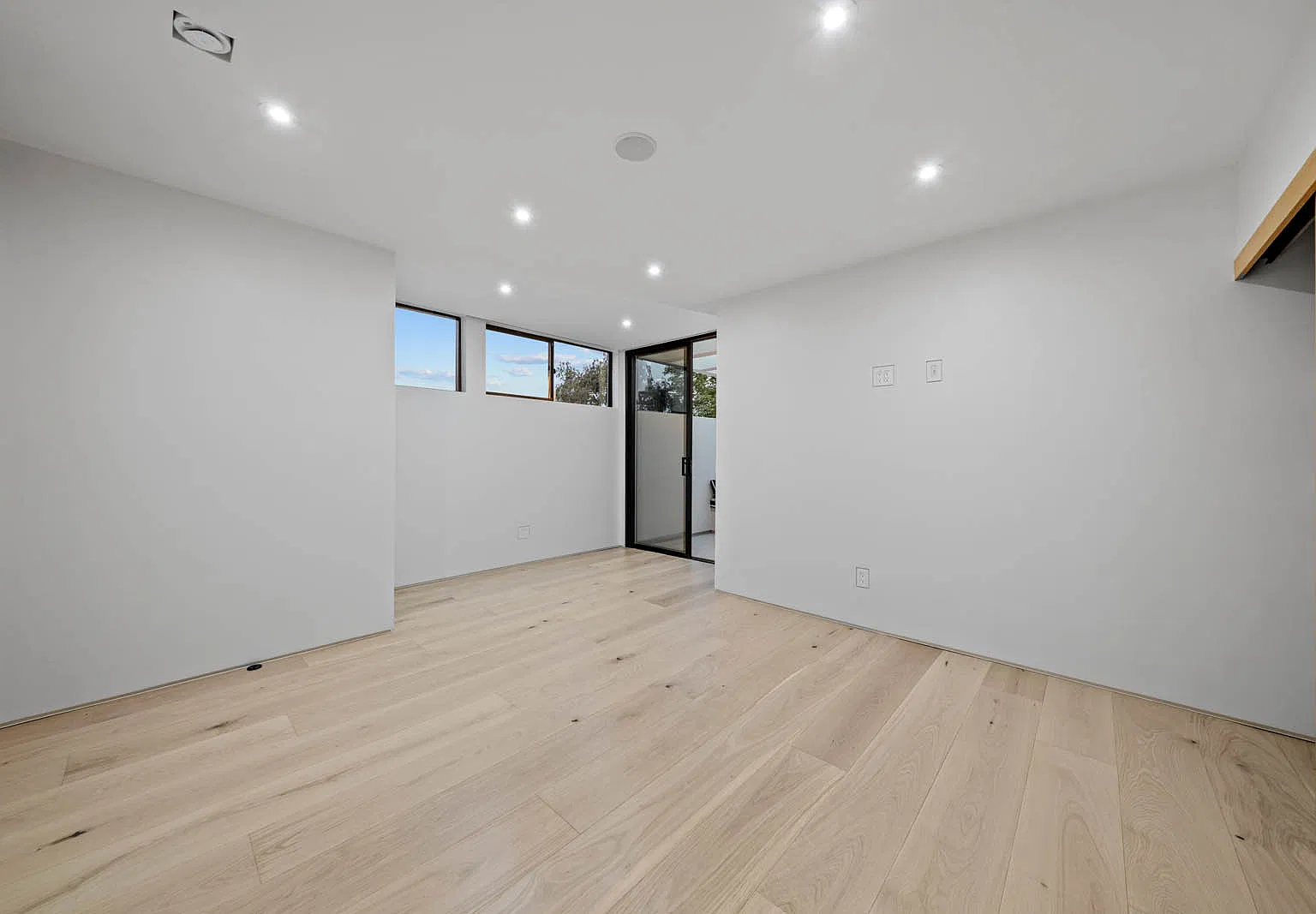 7376 Fay Ave — Photo 3
