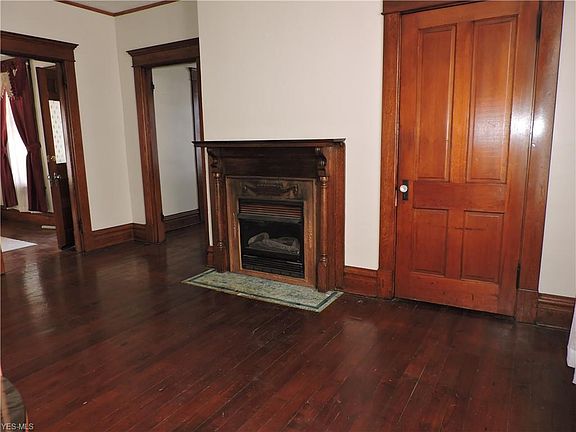 3rd image of 609 Columbia Ave