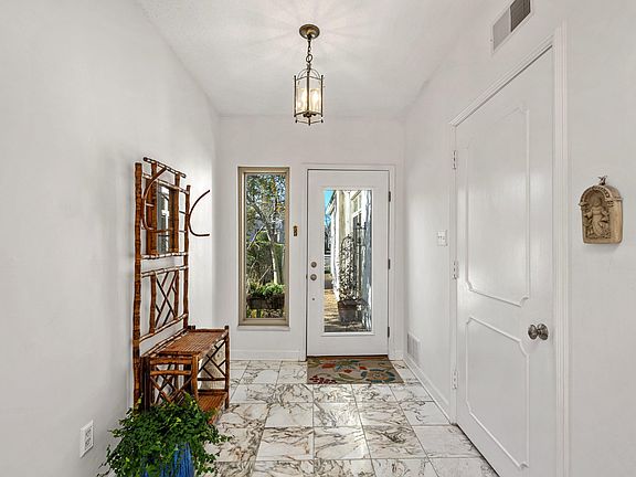 3rd image of 256 Baronne Pl