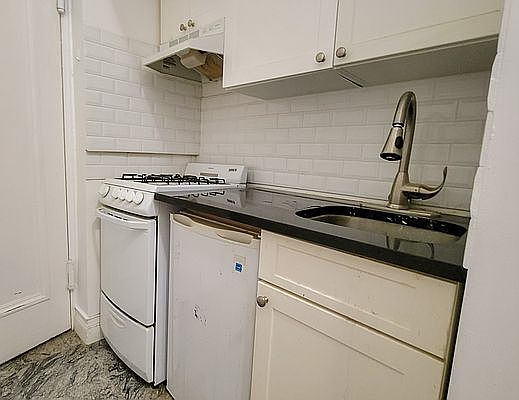 4th image of 40 W 95th St #2BB