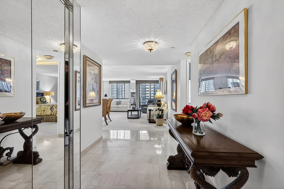Building Photo - 3420 S Ocean Blvd #9R
