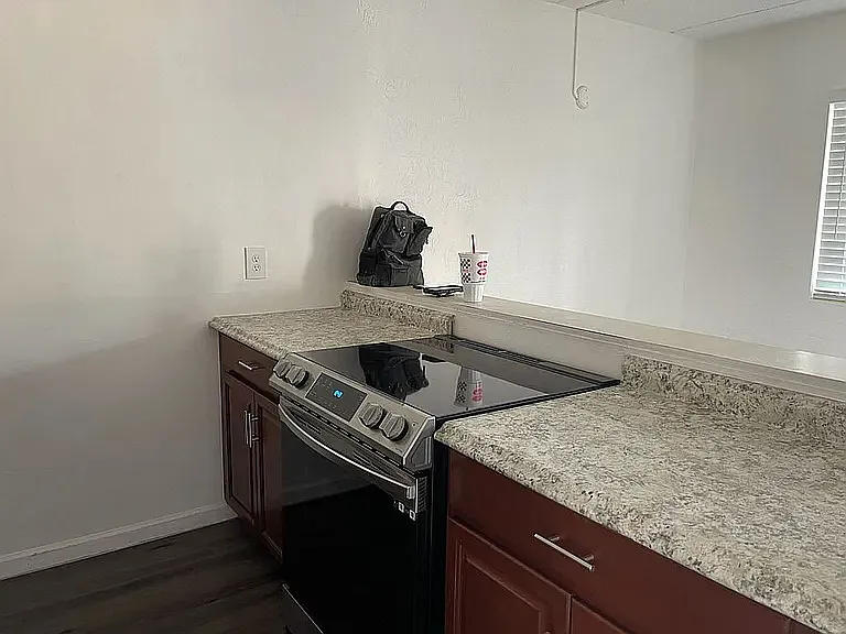 411 N Halifax Ave — Photo 3