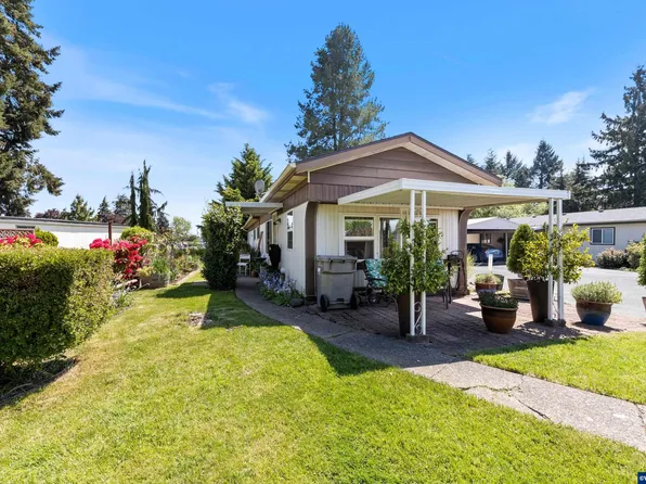 450 SE Lacreole Dr Unit 43, Dallas, OR 97338