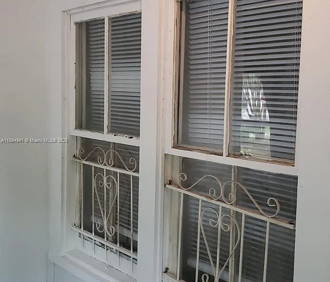 1517 Logan St — Photo 10