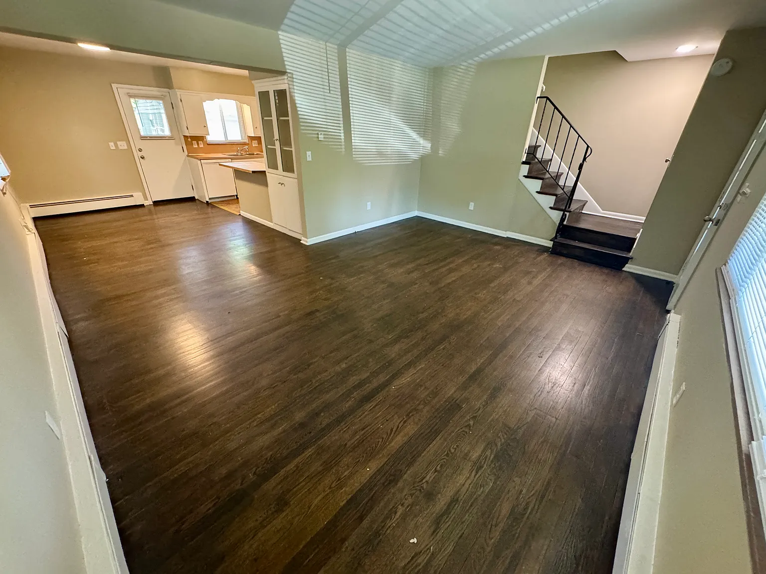 3 bed, 2.5 bath, 1300 sqft, $1,599 — Photo 3