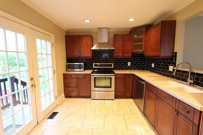 1000 Beverly Dr — Photo 6