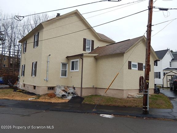 5th image of 413 Delaware St