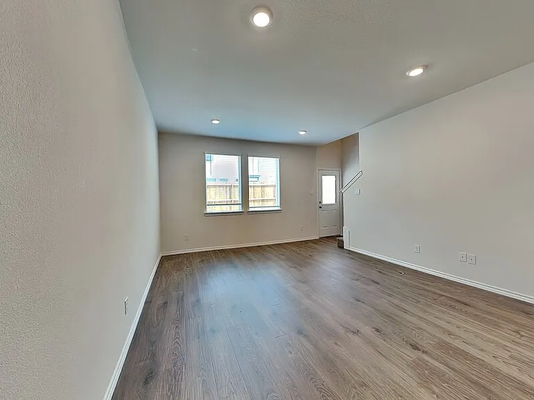 316 Arbor Dr — Photo 4