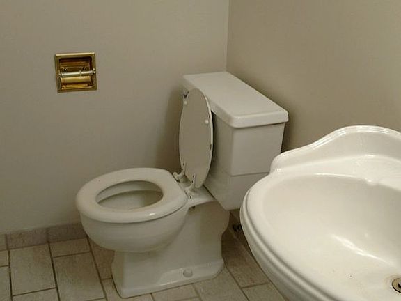 2nd image of 302 W Hahn Ave