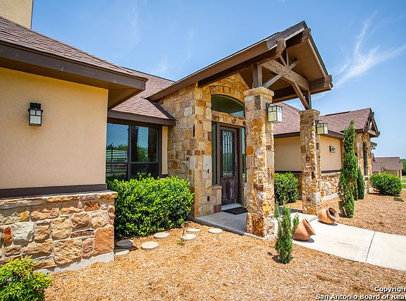 3rd image of 105 Abrego Lake Dr