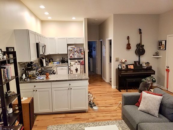 5th image of 1849 W Wellington Ave APT 1R