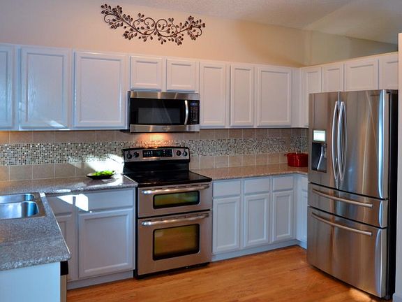 3rd image of 1443 Wildrose Dr