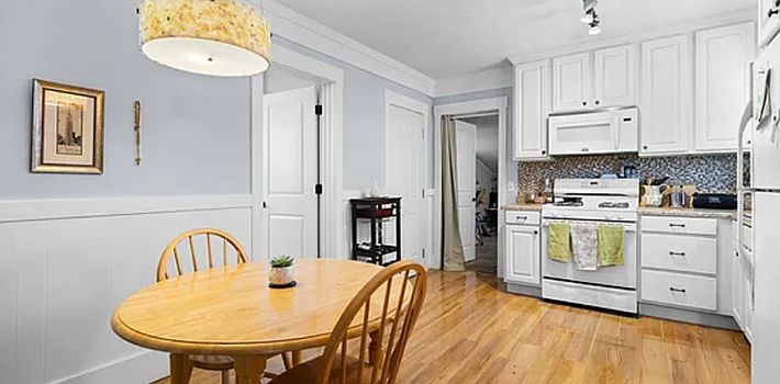Kitchen dining area